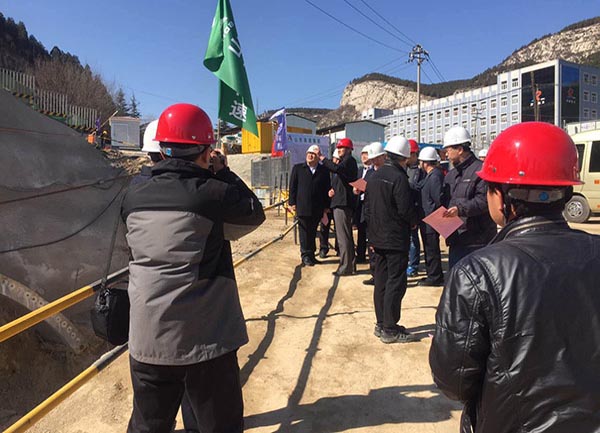 山东路桥周总及高速集团江总视察老虎山隧道